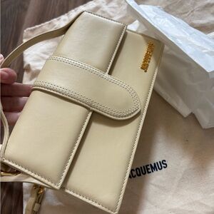 Jacquemus Beige ivory shoulder bag 
Has removable strap. Comes with dust bag.